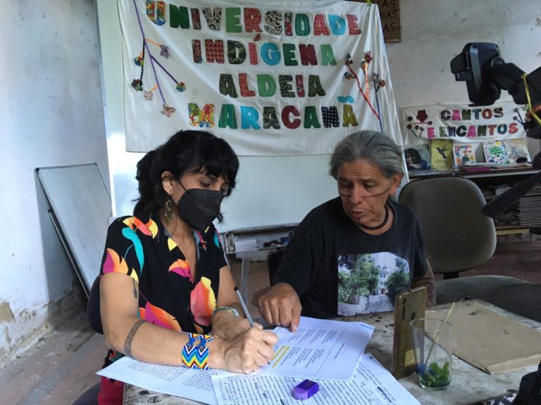 LIVROS COM A ALDEIA MARACANÃ